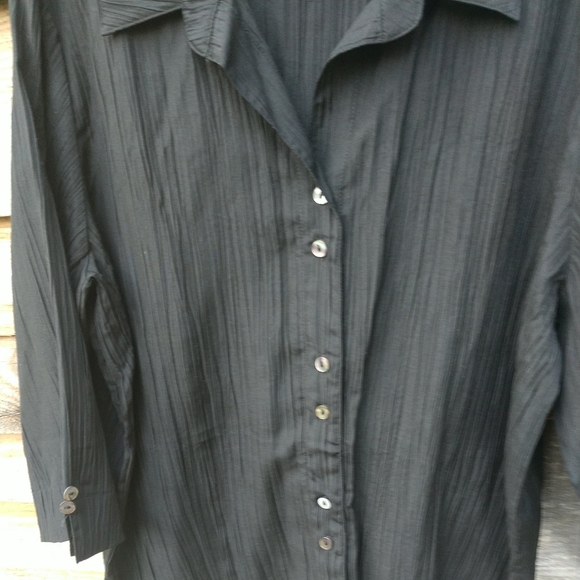 SOLD!!!!  White Stag Women's Blouse Button Front Wavy Fancy Black   XL  (16-18) - Picture 4 of 9